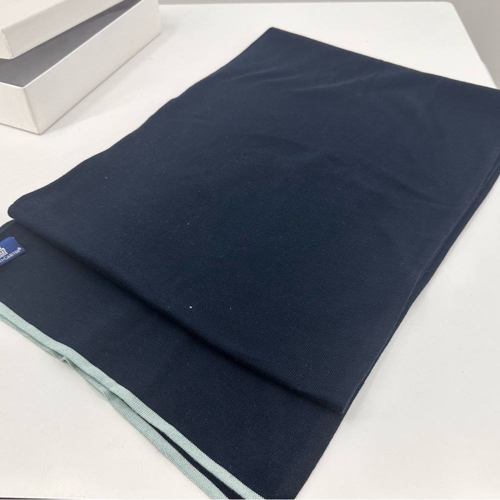 New Exlusive The Ritz Carlton Cobalt Member 100% Silk Navy Blue Scarf Bin A7 649 - Picture 5 of 7